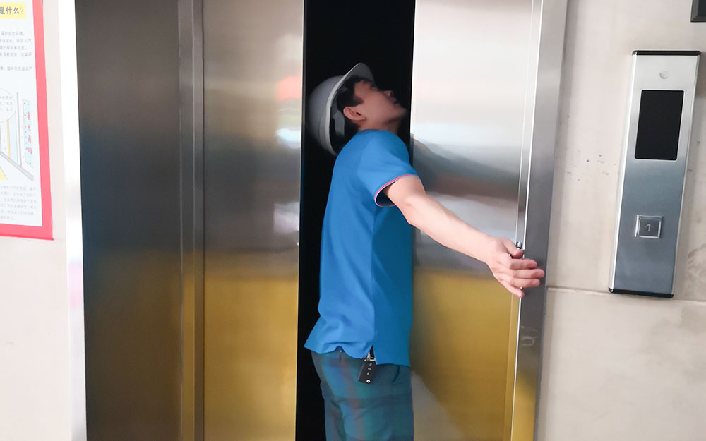 排查电梯故障实施救援
